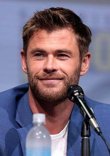 Which 2016 comedy film did Chris Hemsworth appear in?