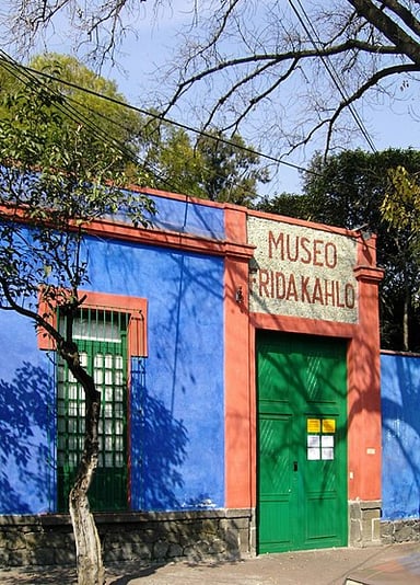 Among the listed properties, which one is owned by Frida Kahlo?