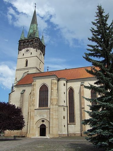 Which castle is a popular tourist attraction in Prešov?