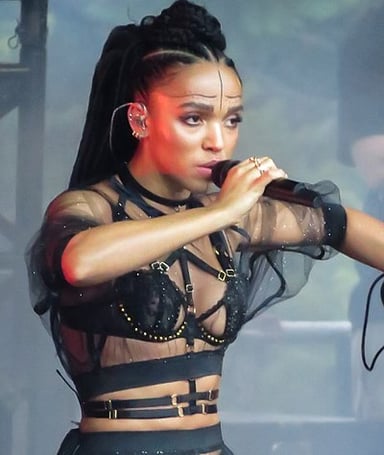 Which EP did FKA Twigs release in 2012?