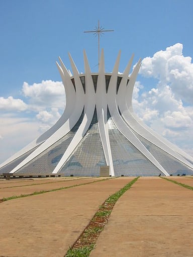 Who said Niemeyer was a "Sculptor of Monuments"?