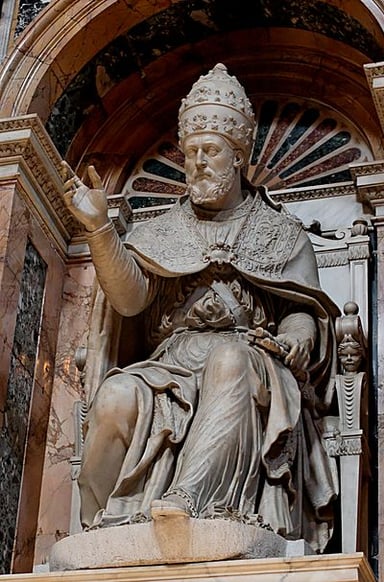 Which French king did Clement VIII reconcile with the Catholic Church?