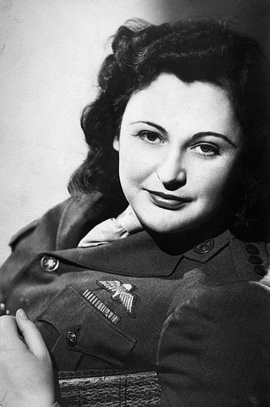 In the aftermath of a battle in June 1944, how far did Nancy Wake claim to bike to send a report?