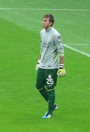 Which Uruguayan club did Muslera play for after Montevideo Wanderers?
