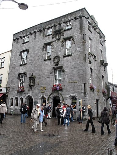 Which famous Irish playwright was born in Galway?