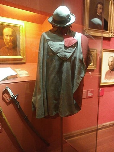 What color were the shirts worn by Garibaldi's volunteer force, the Garibaldini?