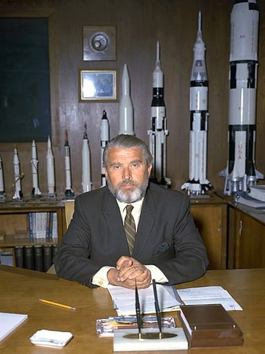 What celestial body did von Braun advocate for human exploration?