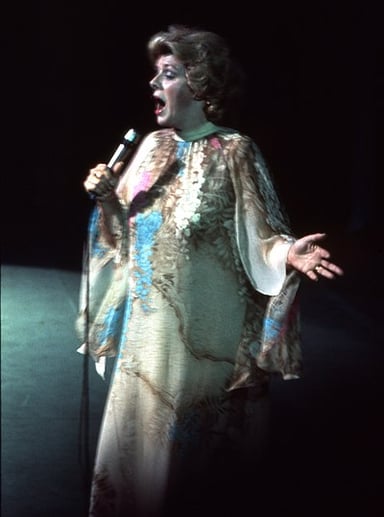 What year did Rosemary Clooney pass away?