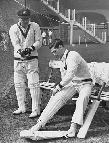 What was Sam Loxton's batting style?