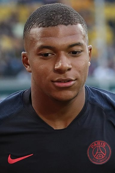 Which number did [url class="tippy_vc" href="#64866018"]Kylian Mbappé[/url] have while playing for Paris Saint-Germain F.C.?