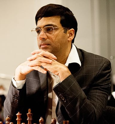In which year did Anand first achieve an Elo rating of 2800?