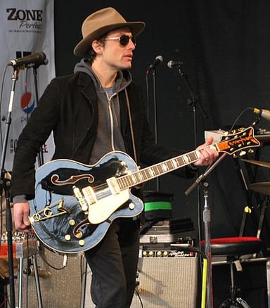 Who is Jakob Dylan's famous musician father?