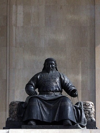 What was the name of the dynasty Kublai Khan founded?
