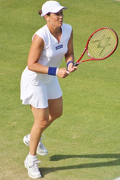 What color stripe is often seen on Liezel Huber's tennis outfits?