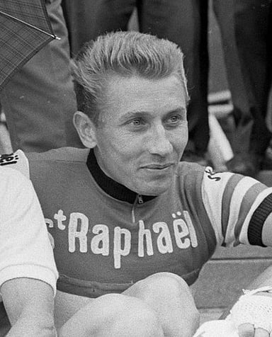 Which year did Anquetil announce his intention to wear the Tour de France yellow jersey throughout?