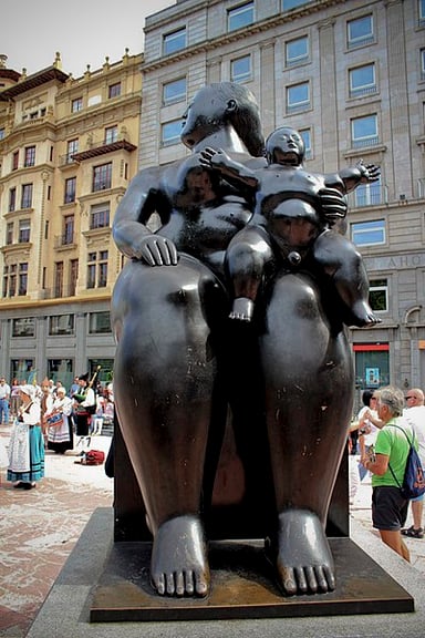 Where did Botero move to begin creating sculptures?