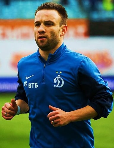What are the traditional colors of FC Dynamo Moscow?