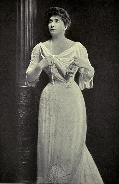 Where did Nellie Melba establish herself as the leading lyric soprano?
