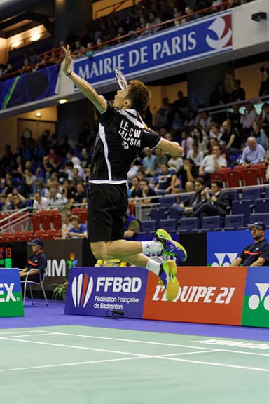 What is Lee's preferred badminton discipline?