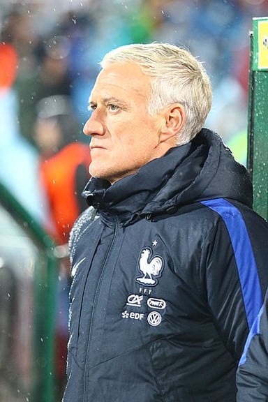 Which club did Didier Deschamps manage to the 2004 UEFA Champions League Final?