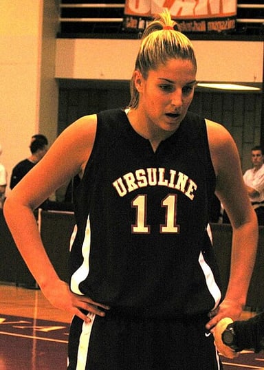 Did Elena Delle Donne receive a basketball scholarship for college?