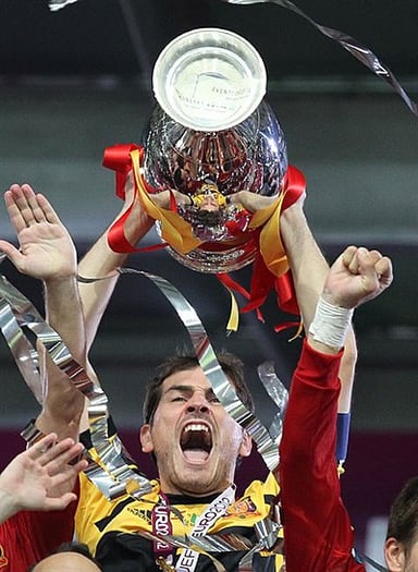 Which Portuguese club did Casillas join after leaving Real Madrid?
