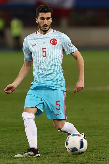 Where did Nuri Şahin play his last season before retiring?