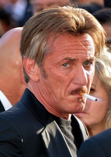 For which disaster did Sean Penn do significant humanitarian work in 2005?