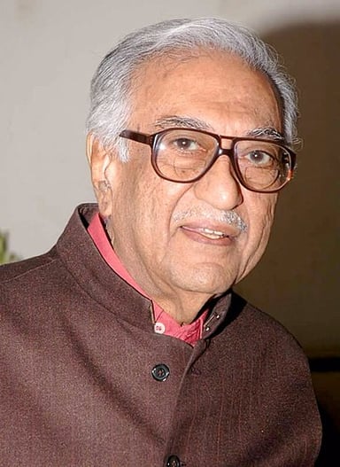 On which radio station did Ameen Sayani present his popular program?