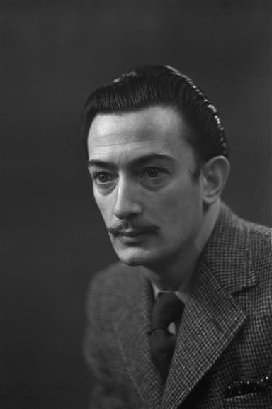 What is the location of Salvador Dalí's burial site?