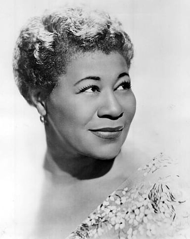 In which year did Ella Fitzgerald give her last public performance?