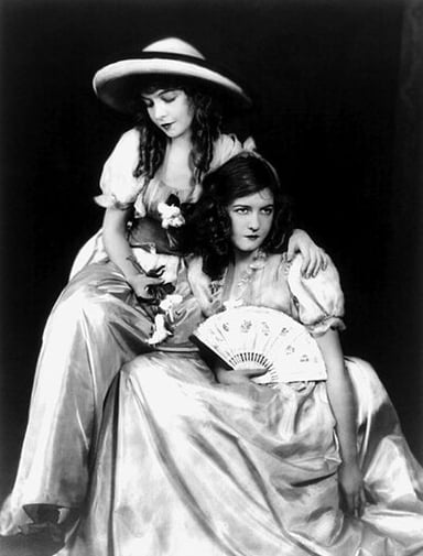 How was Lillian Gish first introduced to acting?