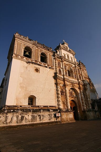 What is the name of the famous arch in Antigua Guatemala?