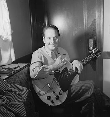 Les Paul played primarily in which music style in addition to Jazz and Country?