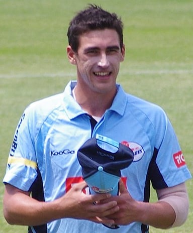 How many formats of international cricket does Starc play?