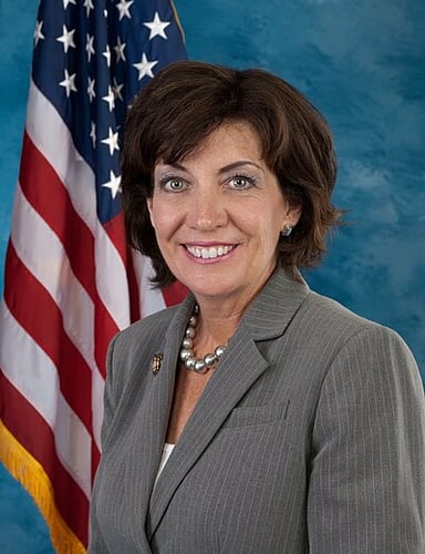 How many siblings does Kathy Hochul have?