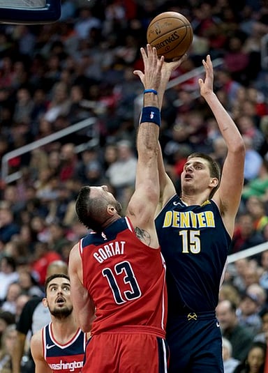 In which round of the NBA playoffs did Jokić lead the Nuggets in the 2019-20 season?