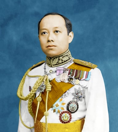 Which university did King Vajiravudh found?
