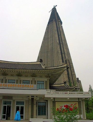What is the shape of the Ryugyong Hotel?