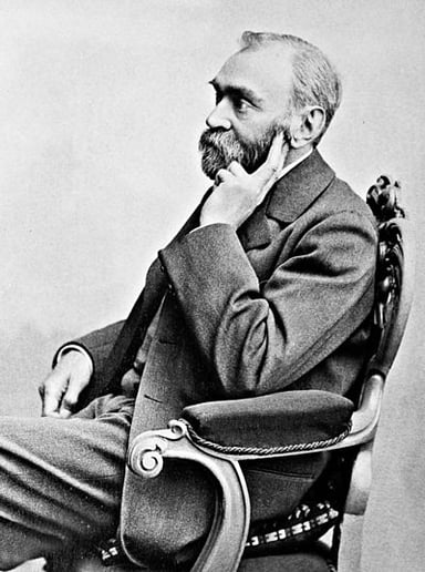 How many patents did Alfred Nobel hold in his lifetime?