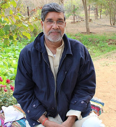 Who did Kailash Satyarthi share the Nobel Peace Prize with?
