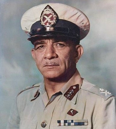 Prior to his presidency, what was Naguib's rank in the military?
