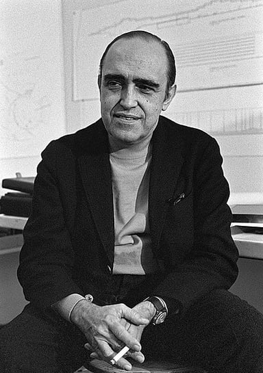 What did Niemeyer design that resulted in an invitation to teach at Yale University?