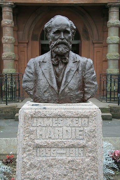 Who did Keir Hardie succeed as the leader of the miners' union in Hamilton in 1879?