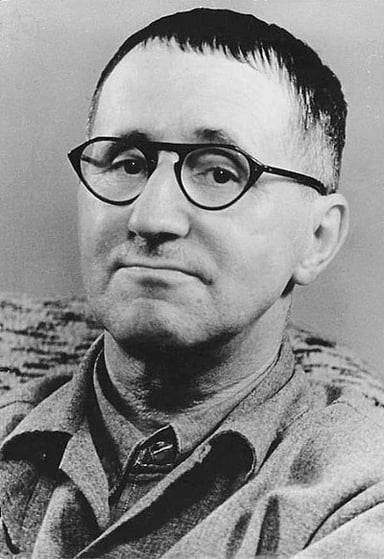 What was the name of the effect Brecht used to create distance between the audience and the events on stage?