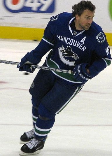 What was Trevor Linden's role with the Vancouver Canucks in 2014-2018?