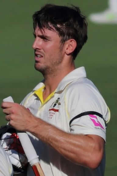 What is Mitchell Marsh's batting style in cricket?