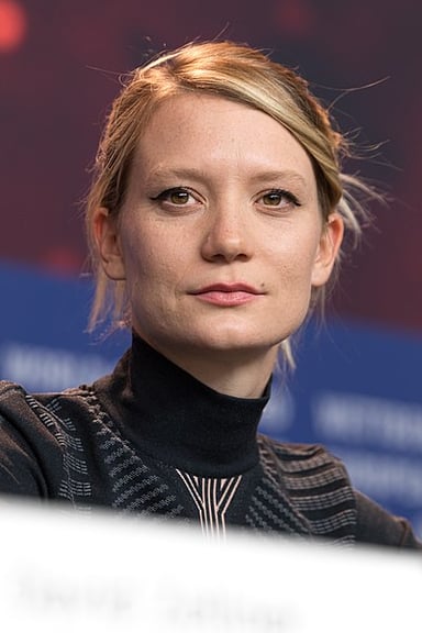 Mia Wasikowska appeared in which 2021 film?