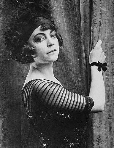 At what period of time was Asta Nielsen one of the most popular leading ladies?