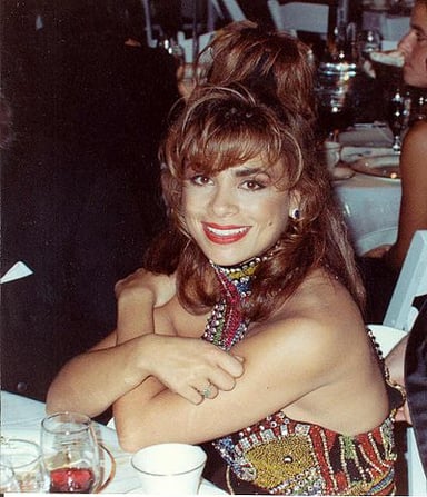 Who has Paula Abdul had a romantic relationship with?